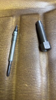 Žhavící svíčka do motoru 1d90 - 2