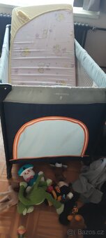 Cestovní postýlka s matrací čistá. - 2