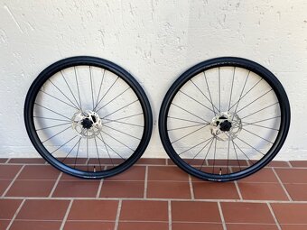 Zapletená kola Bontrager Paradigm SL + plášť - 2