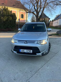 Mitsubishi Outlander 3 2015 2.2d 110kw 7mist 4x4 automat kam - 2