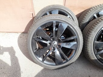 Originál alu kola Škoda model Zenith rozteč 5x112 R18. - 2