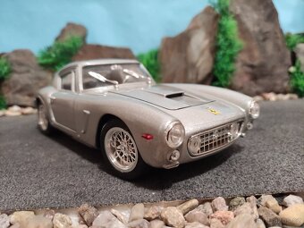 prodám model 1:18 Ferrari 250 GT Berlinetta - 2