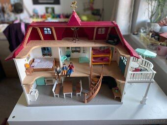 Schleich velký dům se stájí - 2
