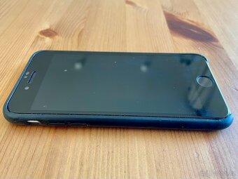iPhone SE 2.gen (2020) 128gb bílá - 2