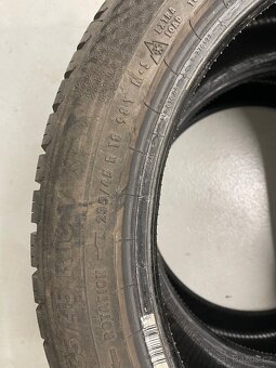 2x celoroční pneu Continental 235/45/18 98Y drobné poškození - 2