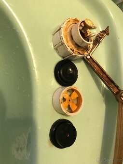 díly k WC kombi - 2