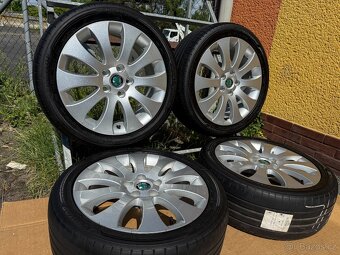 Alu kola 5x112 r17 Škoda Venus + letní pneu 225/45/17 Dunlop - 2