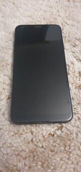LG Q7 - 2