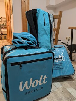 Wolt termoboxy, tričko, bunda, helma - 2
