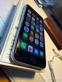 prodam iPhone SE 2020 - 2