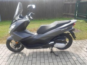 Honda PCX 125 Model 2017 -prvni majitel - 2