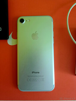 Mobilní telefon Apple iPhone 7 - 2