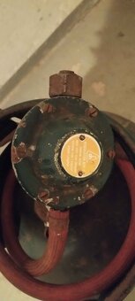 Plynová bomba 10 kg s redukčním ventilem a klíčem, prázdná - 2