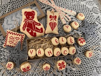 Veselé Vánoce- ručně vyšívané skořápky k zavěšení - 2