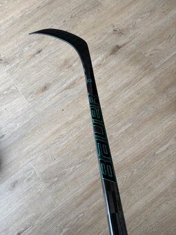 Hokejka Bauer TWITCH, pravá, P28, flex 70 - 2