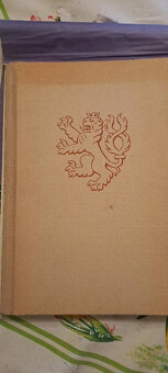 2 staré knihy   Náš hrad a Národní divadlo - 2