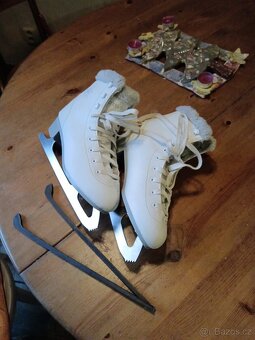 Zimní dámské brusle - 2