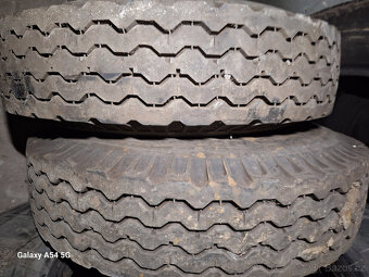 Pneu BARUM, marador 8,25-15 - 2