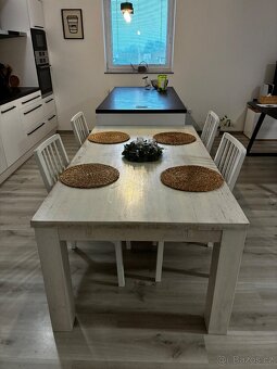 Jídelní stůl z masivu - 2