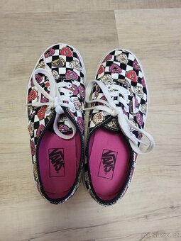 Plátěnky zn. VANS "donuts" vel. 32,5 - 2