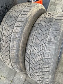 2ks zimní pneu Vredestein 215/60R17 - 2