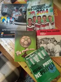 Knihy o sportu a fotbalová alba - 2