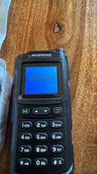 BAOFENG UV-20 – IP54, dlouhý dosah, USB-C nabíjení Top - 2