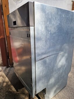 Myčka nádobí uzká vestavná - 2