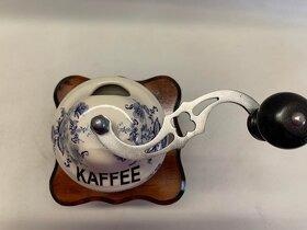 Porcelánový stolní mlýnek na kávu - Cibulák velký č.6 - 2