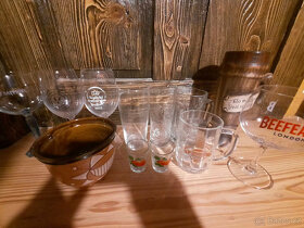 Skleničky různé, misky, sítko - 2