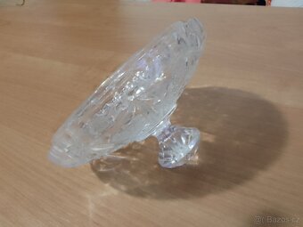 Krásná broušená skleněná dóza - 2