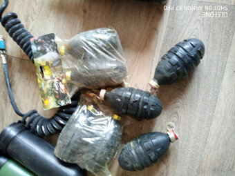 Paintball zbran s vybavením - 2