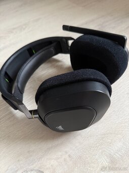 Herní sluchátka Corsair HS80 RGB Wireless - 2