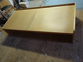 Dřevěná postel - 2