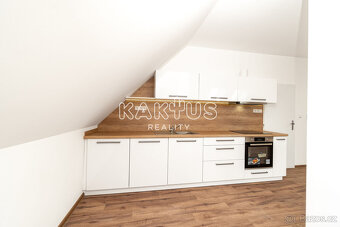 Pronájem nového  podkrovního bytu 3+kk,  ulice Oblá (70m2),  - 2