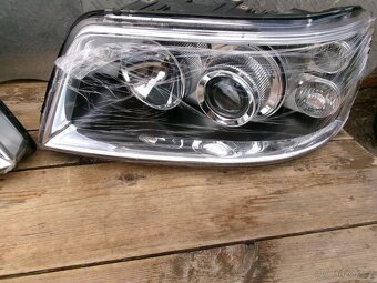 VW T5 - BI-XENON , PROJEKTZWO , přední světla - 2