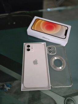 iPhone 12 - jako nový - 2