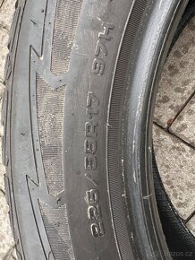 Pneu 225/55 R17 - 2