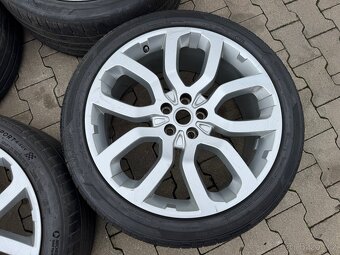 Range Rover Original 275/40 R22 - 2