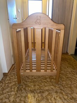 Dřevěná dětská postýlka 120x60 – masiv, pěkný stav - 2