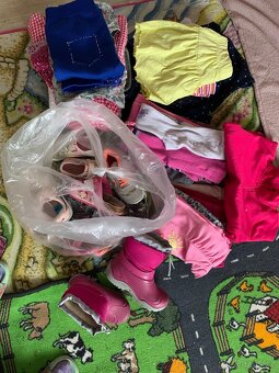 Balík oblečení a boty holčička 2-4 roky - 2