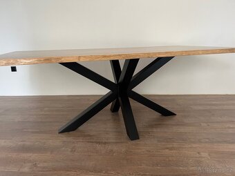 Dubový jídelní stůl - doprava ZDARMA - 2