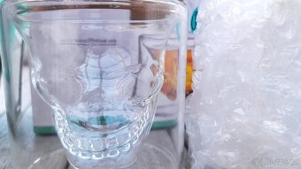 Skleničky ve tvaru lebky na teplé i studené nápoje - 2