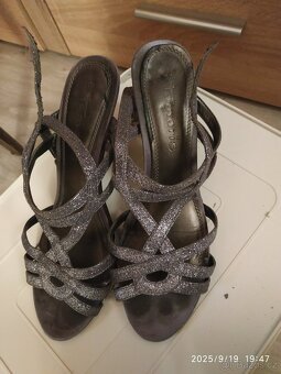 Prodám stříbrné společenské boty - 2