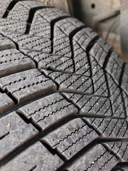 Nové celoroční 215/55/17 - 2