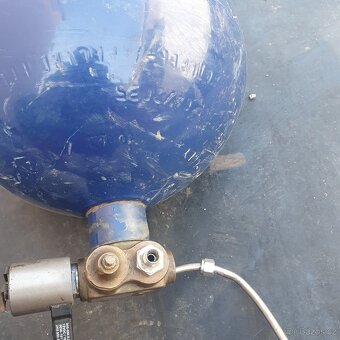 Prodám dvě ocelové tlakové lahve (nádrže) na CNG. - 2