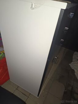 Prodám pouze luxusní černou komodu - vysoký lesk - 2