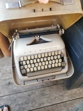 Starý psaci stroj - 2