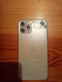 IPhone 11 pro 65gb (prasklí) - 2
