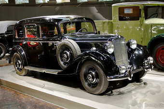 Mercedes Benz 260D - 2